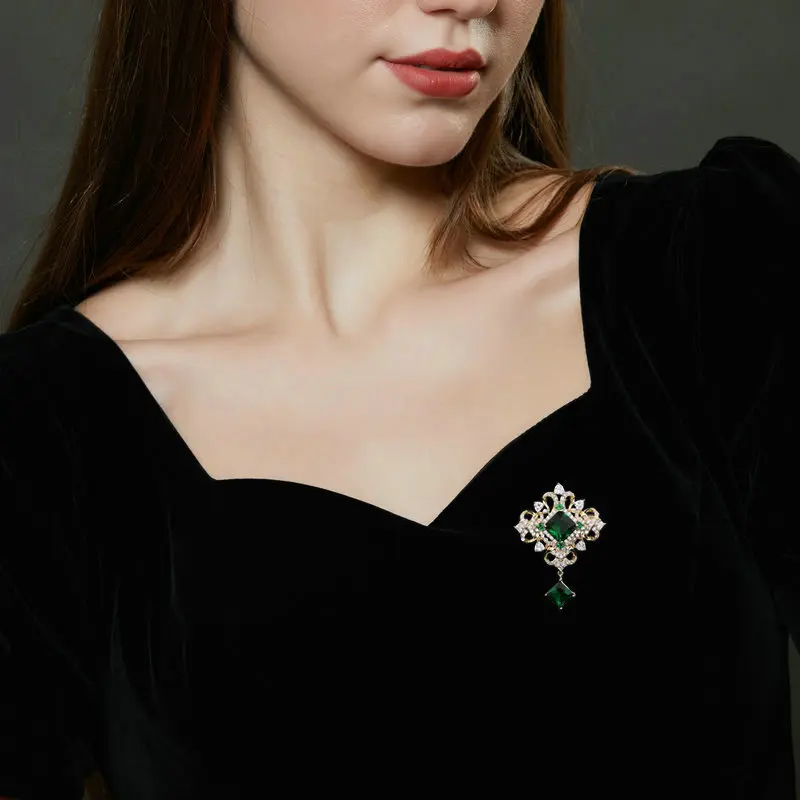 

Elegant and refined Hanfu, cheongsam, evening dress, accessories, fixed clothes, corsages, retro emerald brooches