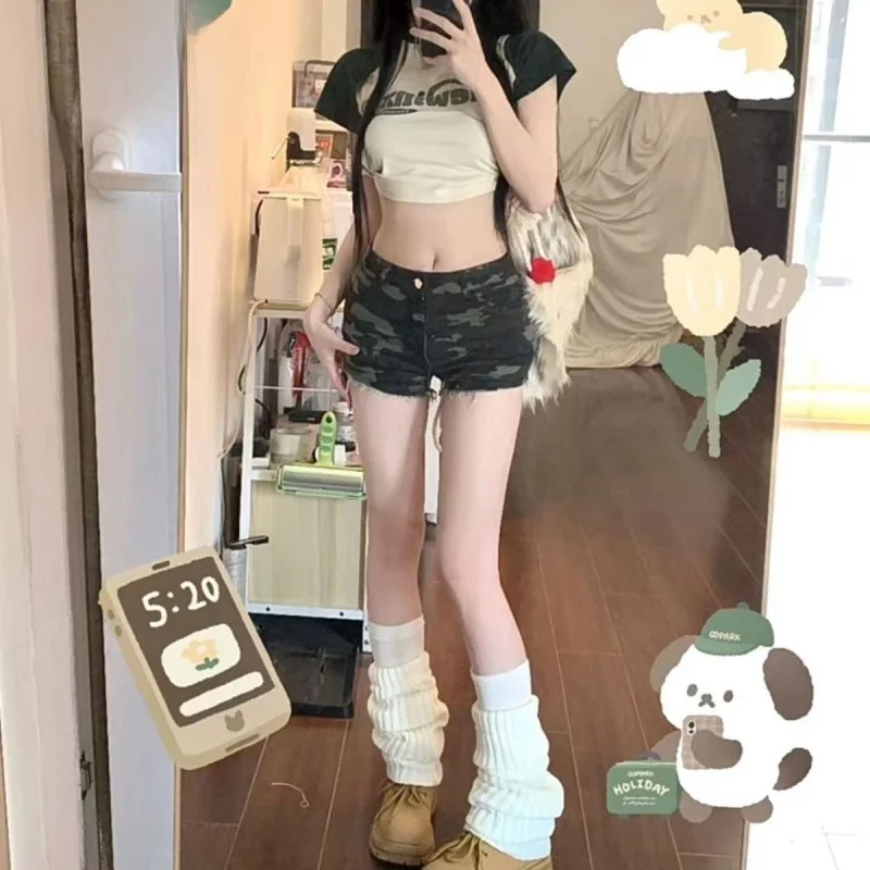 

Новые летние ультракороткие джинсовые шорты в корейском стиле с камуфляжным принтом, с рваными краями, женские, утягивающие, с ультранизкой талией, горячая новинка