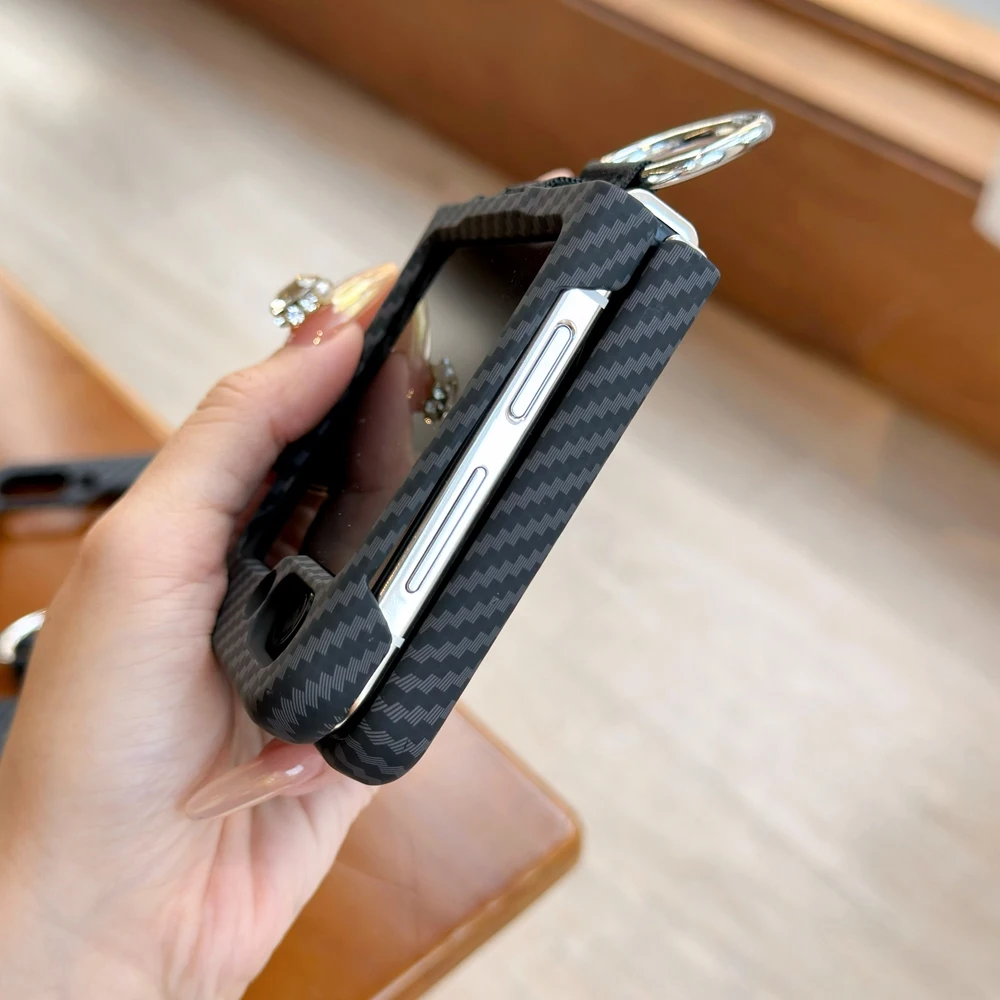 เคส PC แบบแข็งลายคาร์บอนไฟเบอร์สำหรับ Samsung Galaxy Z flip 6 5 4 3ห่วงนิ้วโลหะไนลอนเคสโทรศัพท์เชื่อมต่อสายรัด