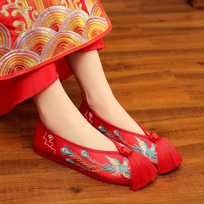 2026 Women's Red Chinese Phoenix Embroidery Tassel Flats Traditional Wedding Cheongsam Bride Shoes