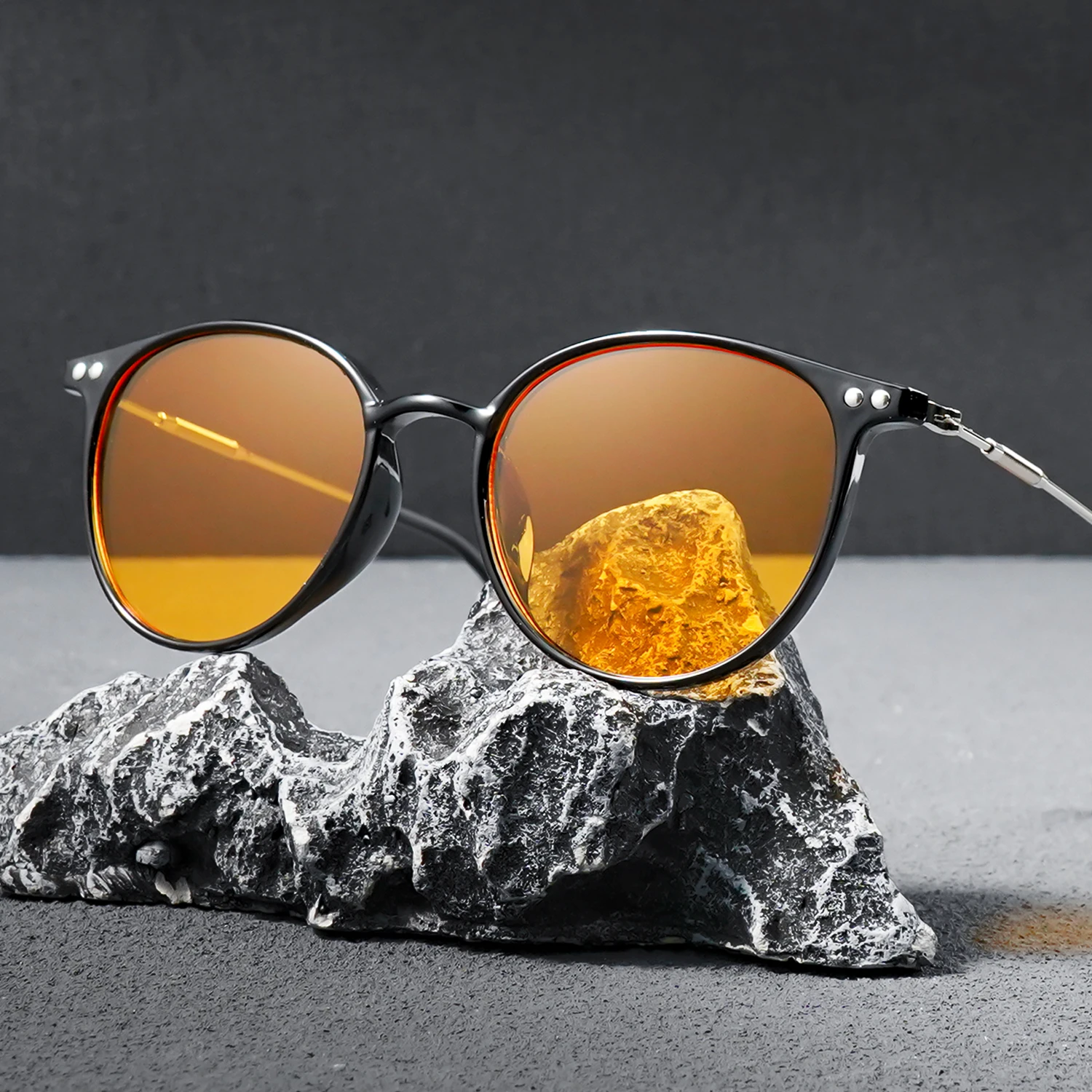 

Trendy Retro Sunglasses Fashion Glasses Shades, UV400 Sunglasses, Perfect for Beach Trips, Driving, and Everyday Leisure