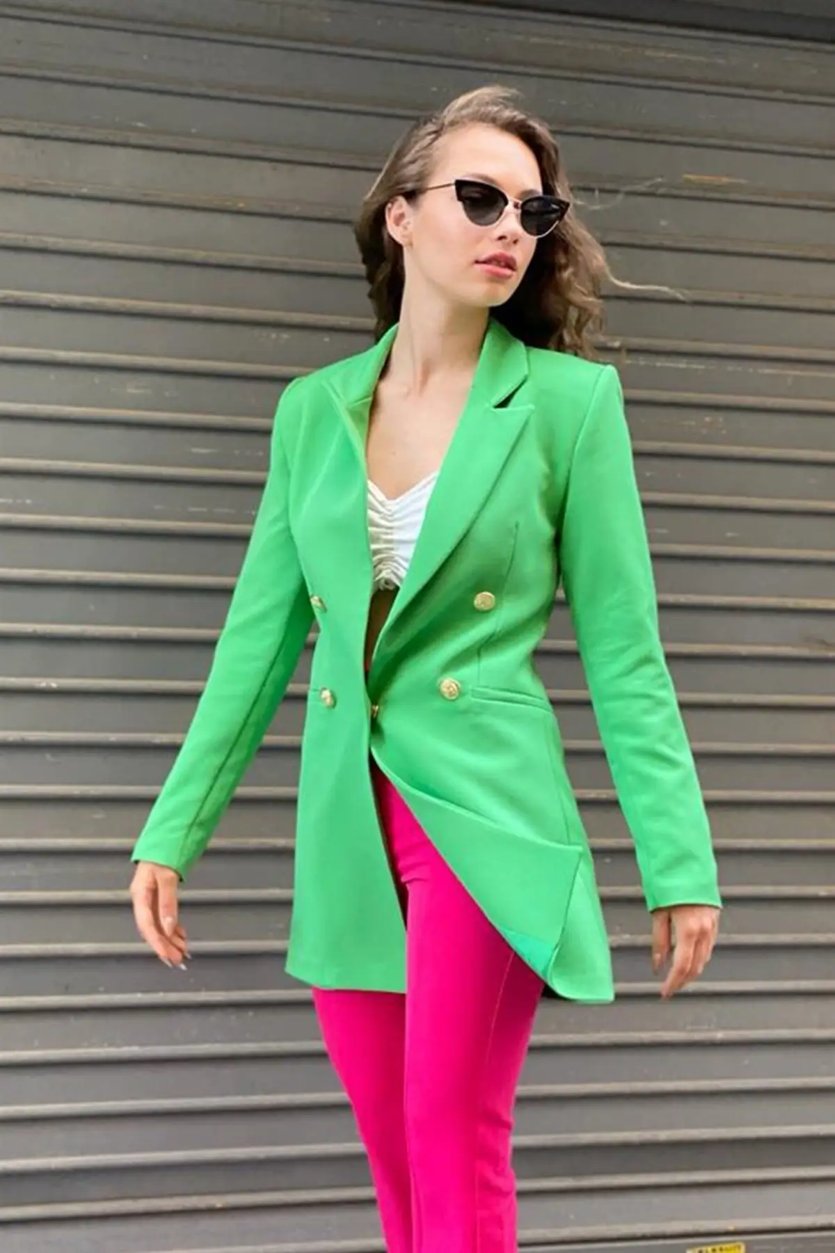 Chaqueta de tela Atlas para mujer, hombros con hombreras, broches delanteros, color verde