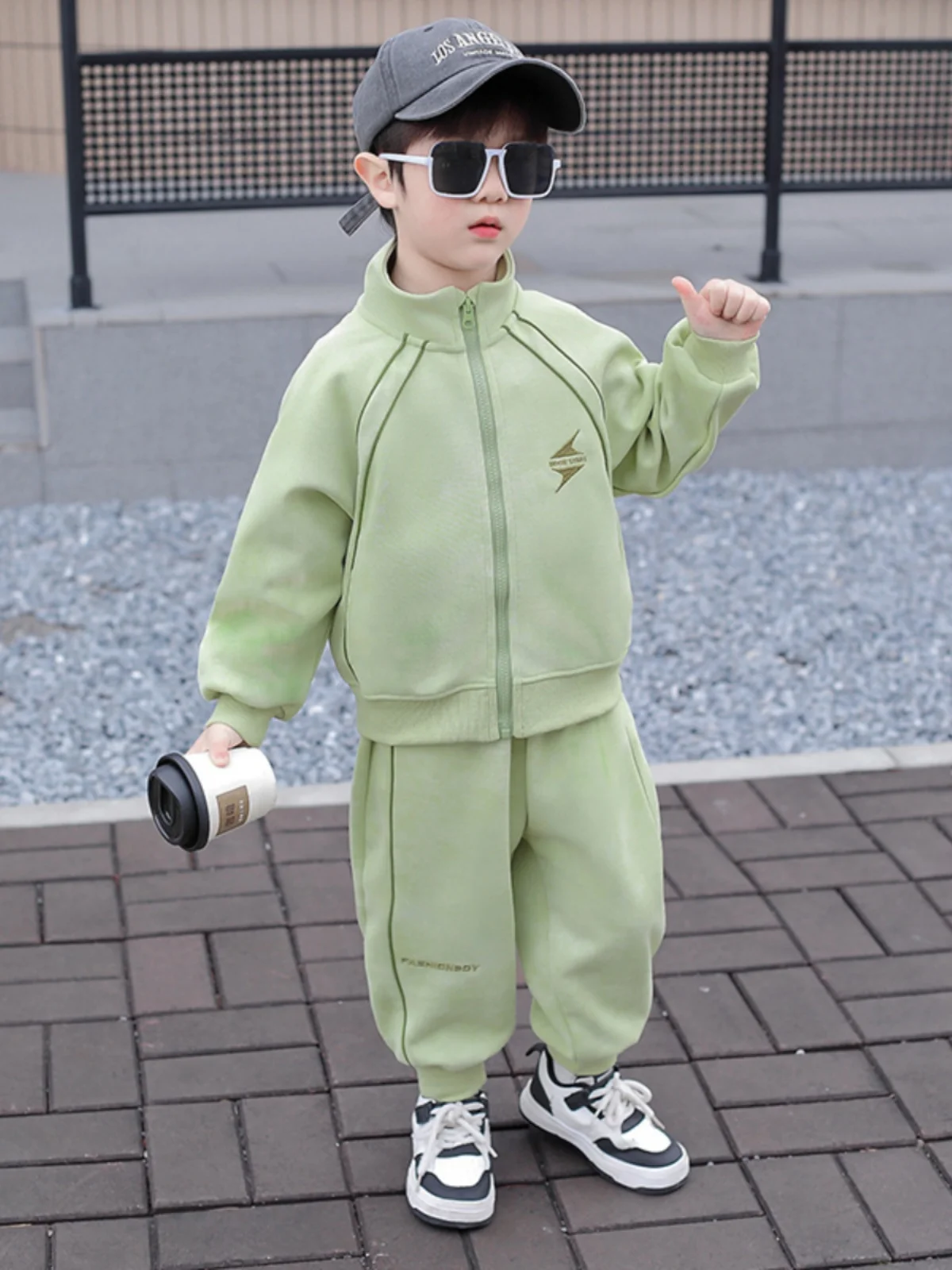 

Спортивный костюм для мальчиков на весну-осень, модный комплект из двух предметов: куртка и брюки, для детей среднего и младшего возраста, в стиле бейсбол.