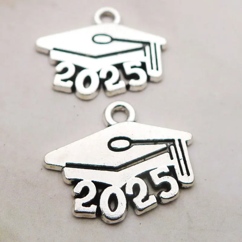 20pcs Alloy Year 2025 2026 Trencher Cap Charms Graduation School Gift Charms 14*17mm AAC1245