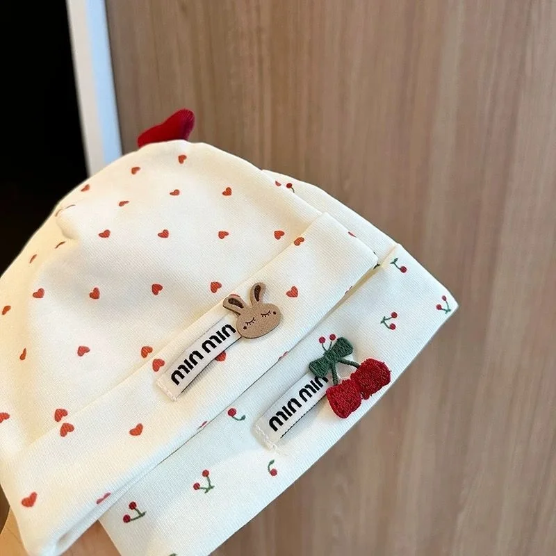 Neugeborenen Baby Fetal Hut Weiche Baumwolle Infant Elastische Pullover Kappe Süße Nette Kirsche Schleife Herz Druck Baby Junge Mädchen Beanie 1-12 monate