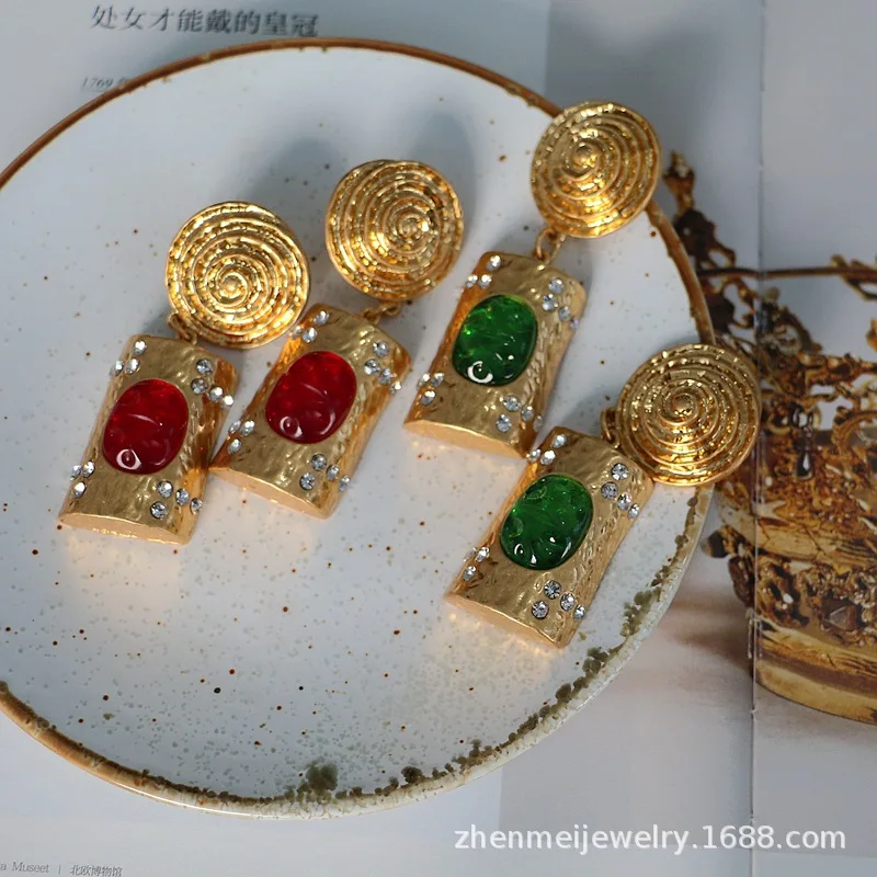 

Средневековые серьги, антикварные глазурованные зажимы для ушей.