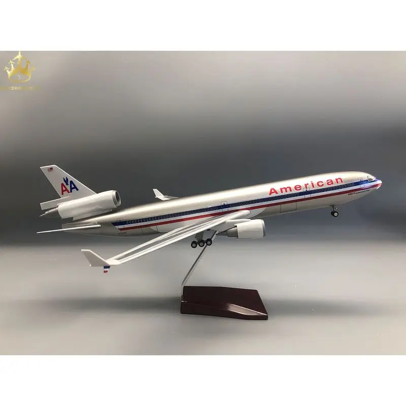 

Mcdonnell Douglas Md-11 Модель американского авиакомпании с подсветкой и колесами Имитация статической модели самолета Орнамент