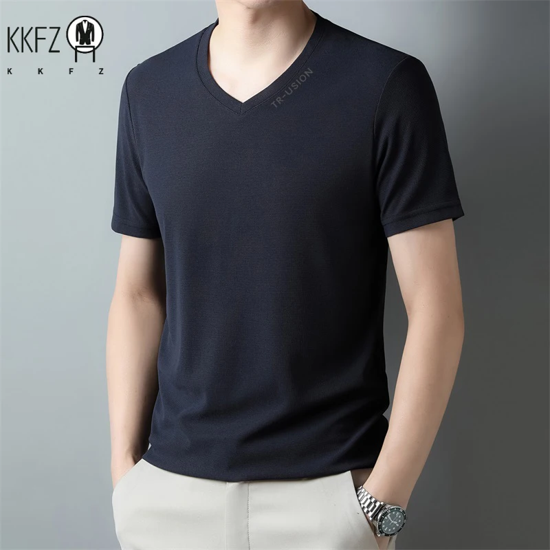 New Men\'s Casual and Fashionable V-neck Solid Color Short Sleeved T-shirt Breathable and Comfortable Summer Versatile Top