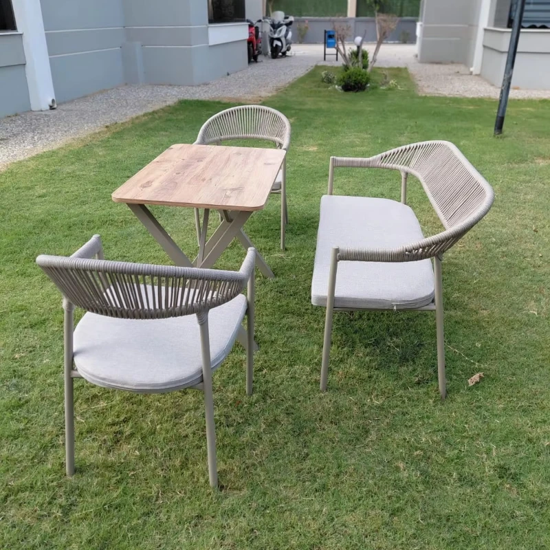 Elegant and comfortable tea set