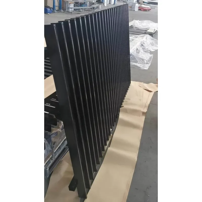 Popular Modern Design Black Powder Coated Composite Aluminium Fencing Vertical Blade Garden Fence