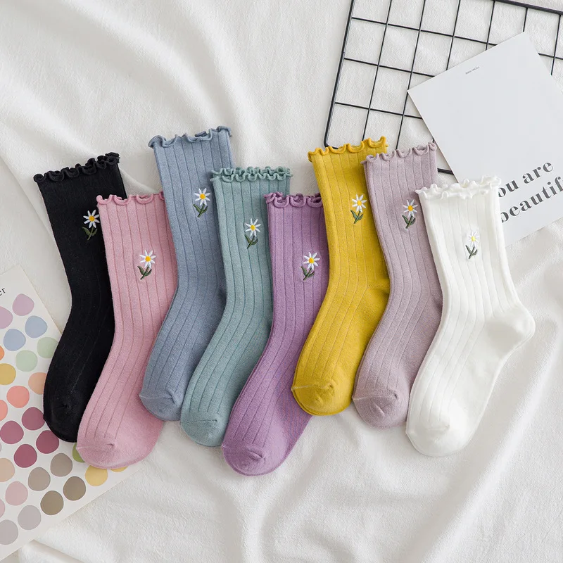 

Autumn winter Women Preepy Look female cotton warm socks ladies Japanese freshness Floral embroidery cute Socks for women