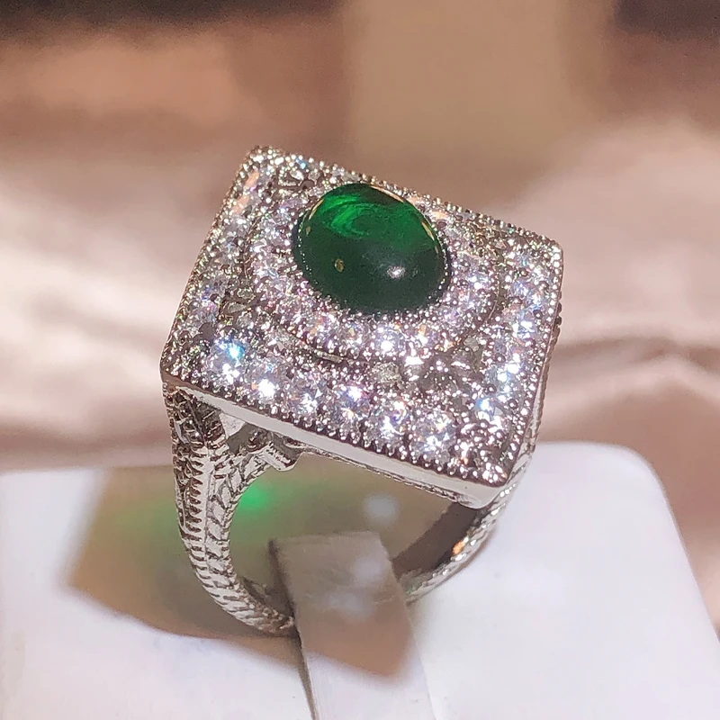 New Hollow Retro RHOMBUS Shape Rings For Women Green Zircon Sliver Color Jewelry Ring Classic Wedding Engagement Full Drill Jewe