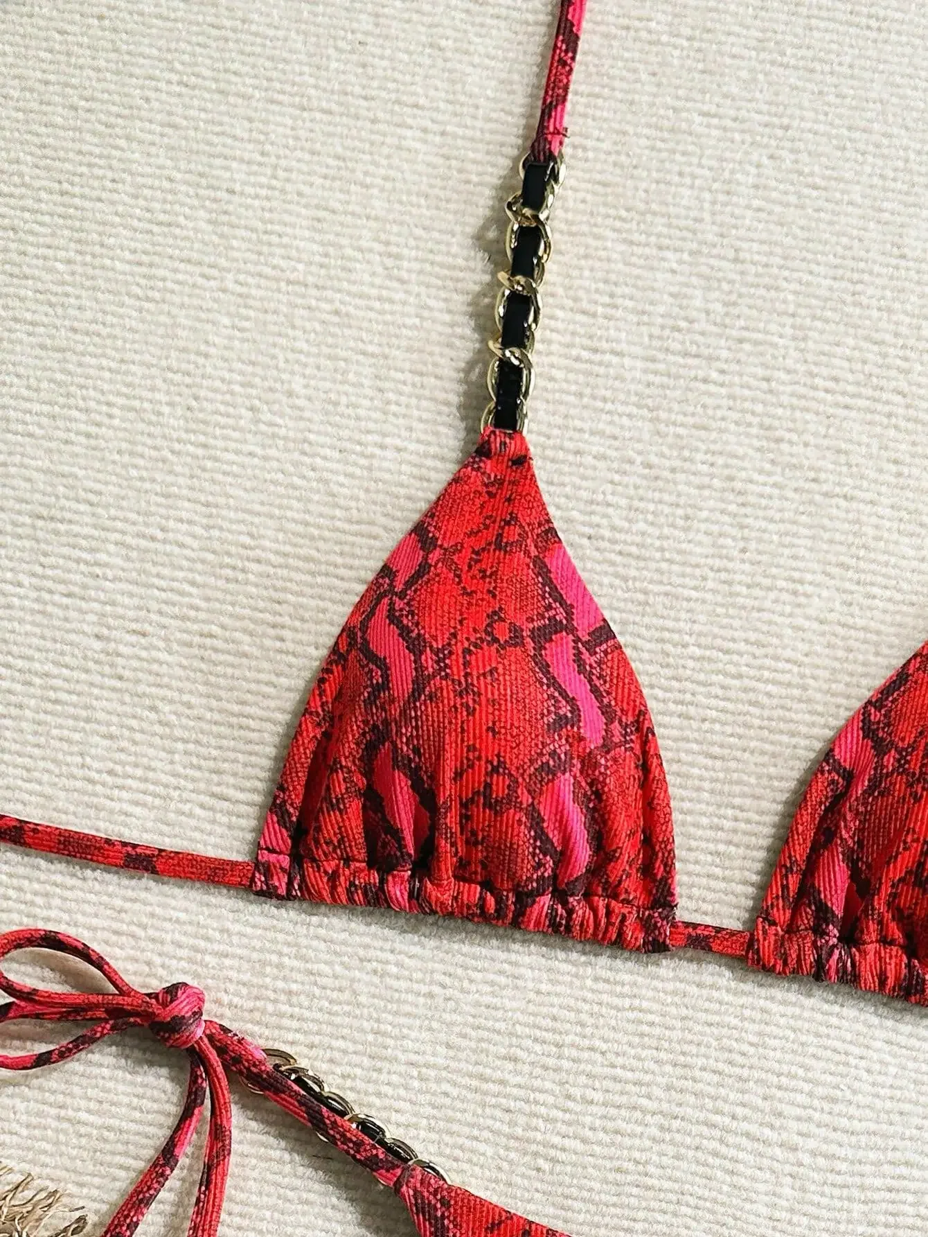 セクシーなレッドスネークスキンプリントマイクロビキニ 2025 女性メタルストラッププッシュアップネクタイサイド Tバック水着ビーチ水着包帯水着