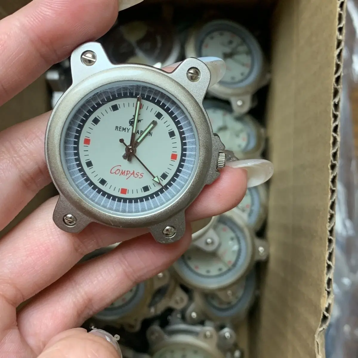 Vintage Y2k watch head quartz movement ufo spaceship watch dial can be installed 20mm strap