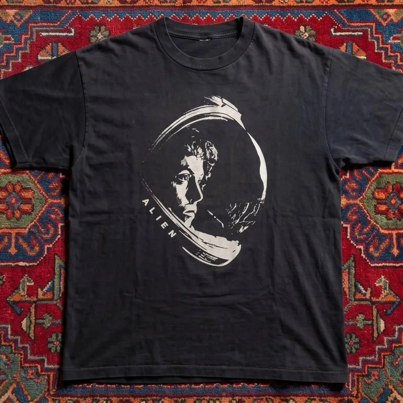 Camiseta con estampado del casco de astronauta alienígena de Ripley, camiseta para hombre, diseño nuevo, estética oscura, estampado artístico, camiseta retro.