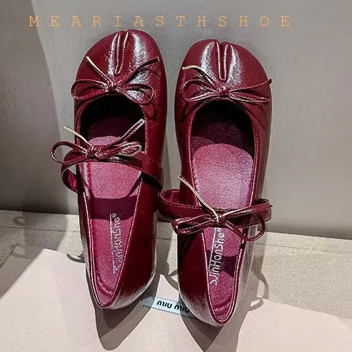 

Дизайнерские женские туфли Мэри Джейн с раздельным носком и бантом-бабочкой, новинка 2026 года, элегантные балетки на мягкой подошве