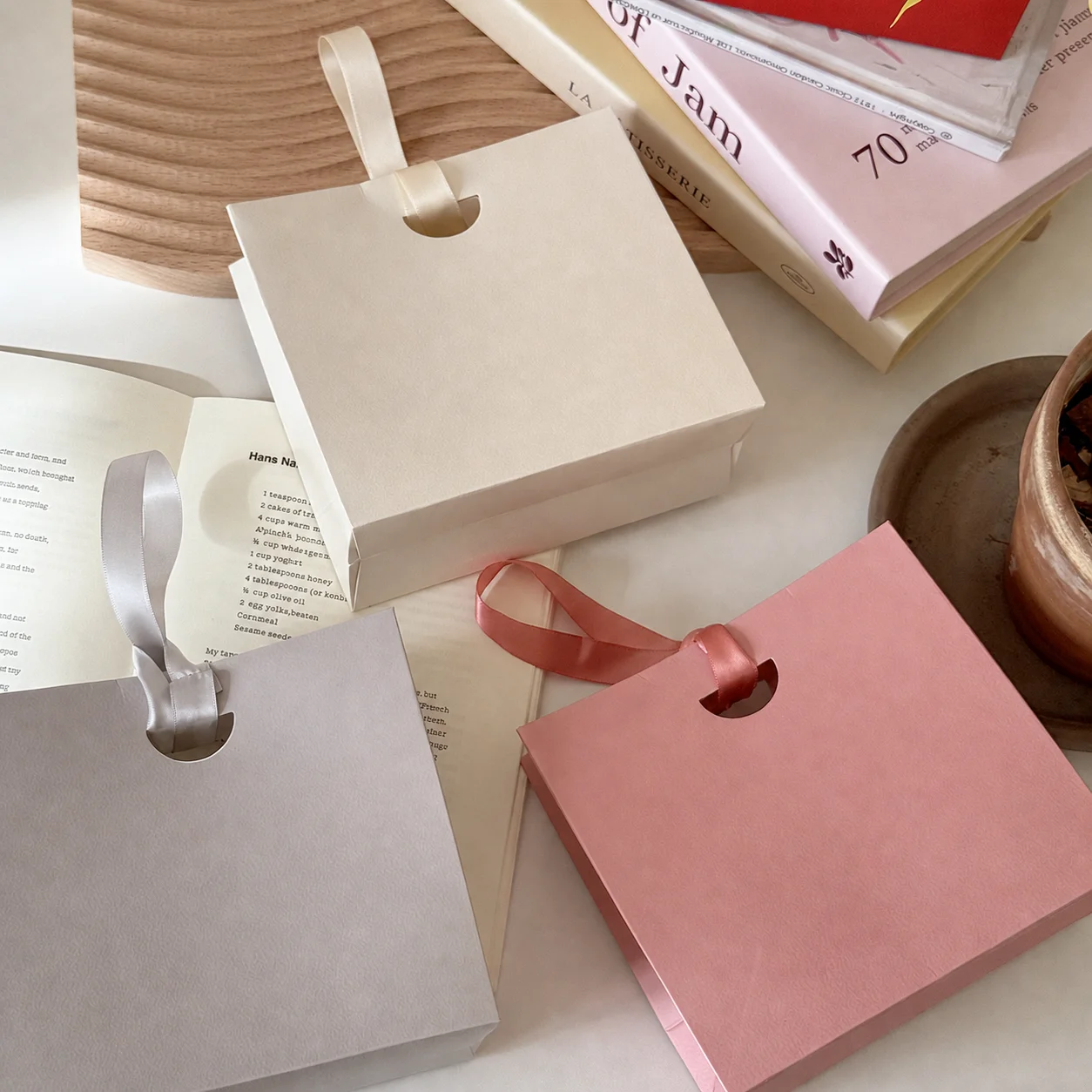 Paper Shopping Bag Thick Party Favor Bag Portable Gift Bag Hard For Wedding Jewelry Packaging Holiday Gifting