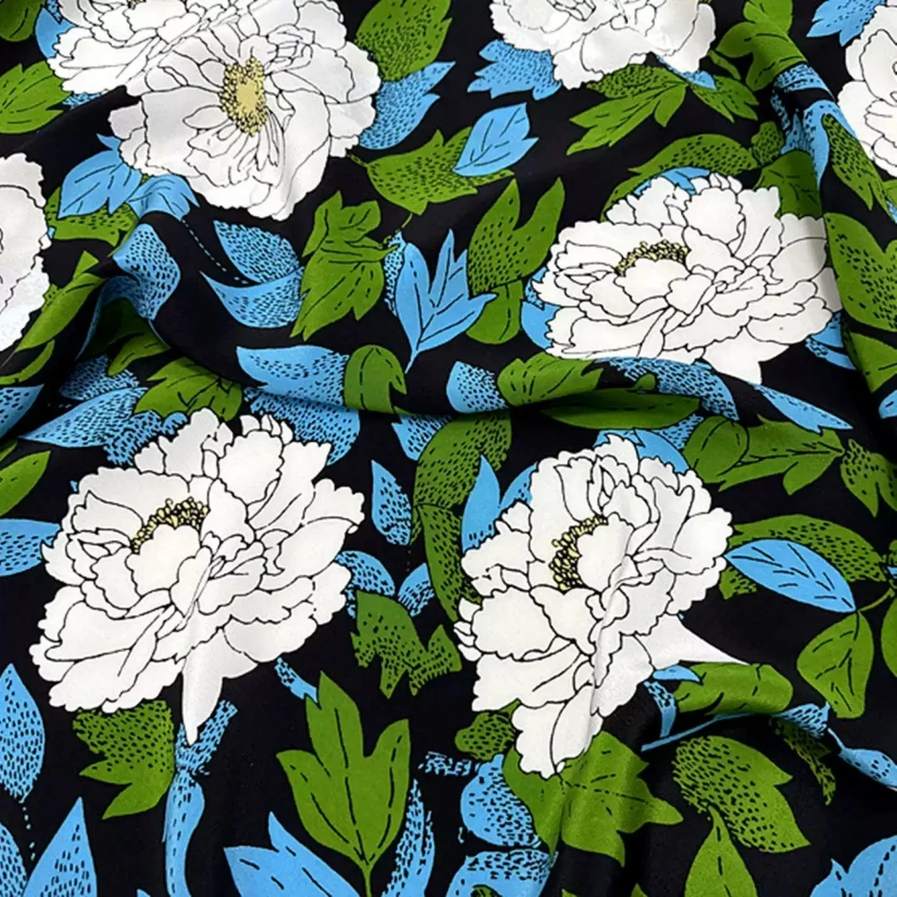 Nice White Large Flower Printed Smooth Comfortable Felling 100% Mulberry Silk CDC Fabric for Women Summer Shirt Dress Garment