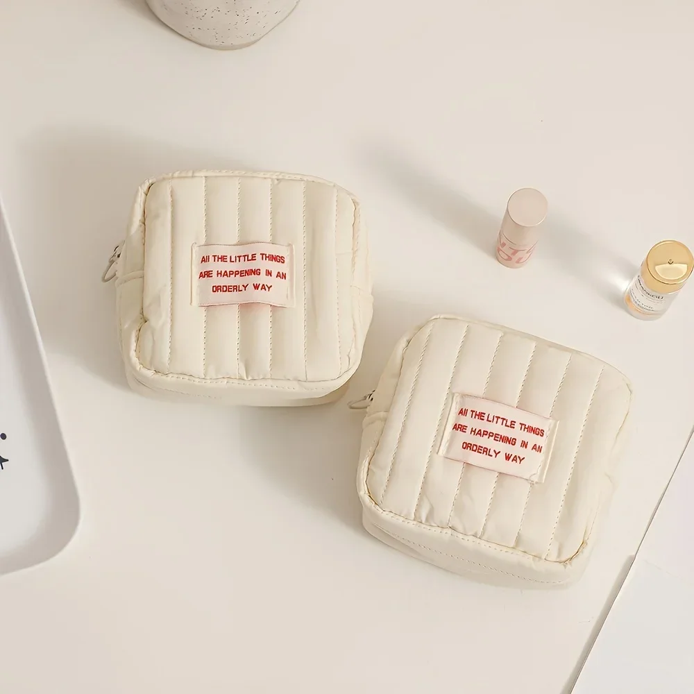 

1 Pc Mini Simple Sanitary Napkin Zipper Pouch, Lightweight Clutch Storage Bag, Portable Lipstick Bag