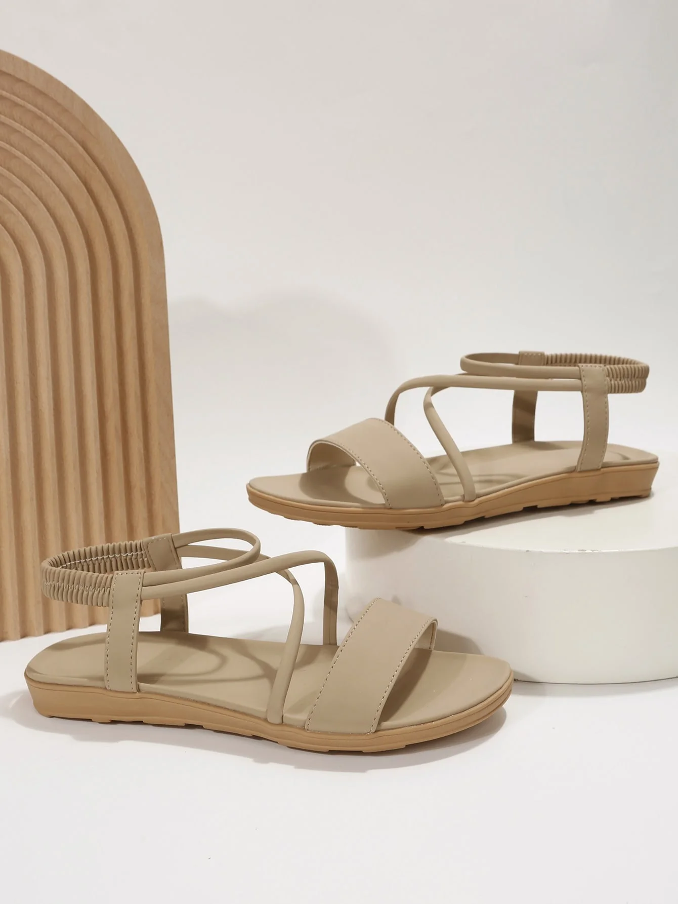 2026 Sommer Damen Flache Sandalen mit Kreuzriemen, offener Zehenpartie, lässige Strandschuhe, Übergrößen 36-45, leichte, bequeme Gehschuhe – Detail 18