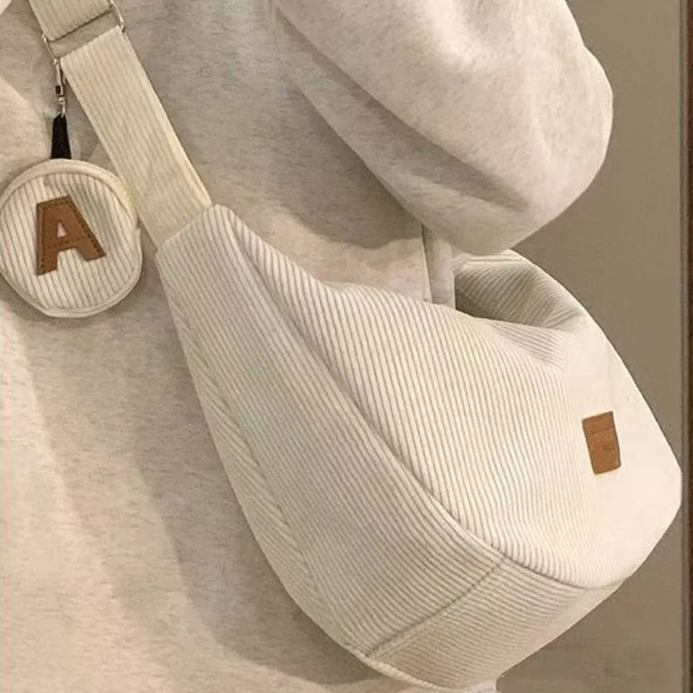 Borsa a tracolla da donna di grande capacità Borsa versatile per gnocchi Borsa a tracolla in velluto a coste Borsa per ascella per il tempo libero alla moda in tinta unita