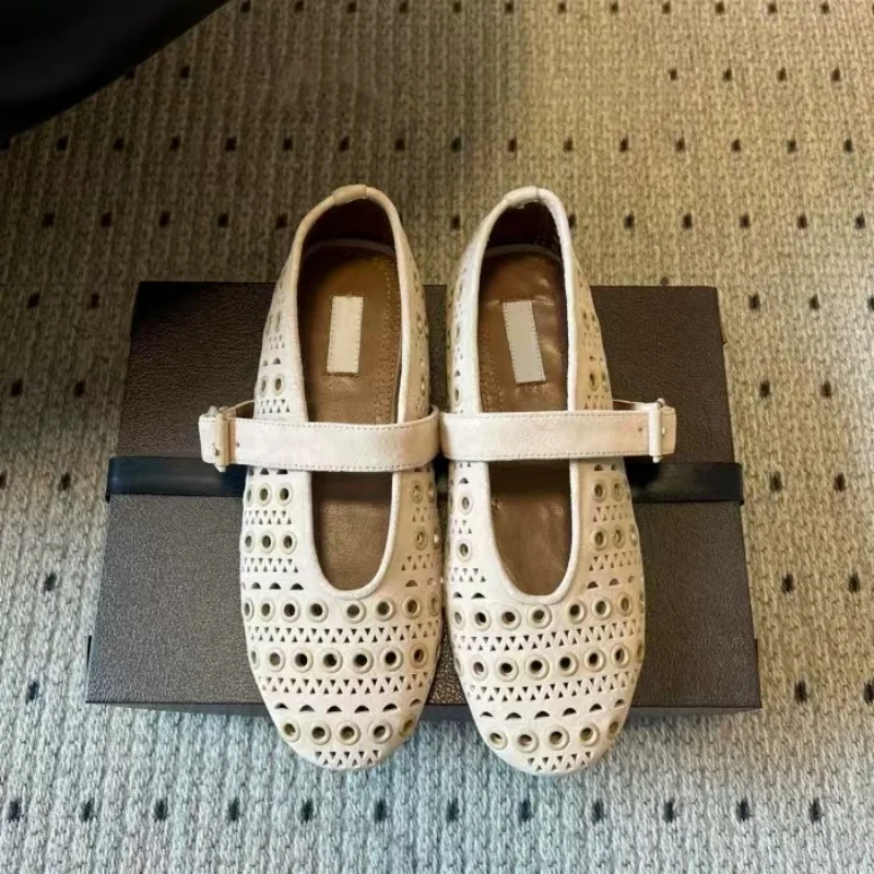 

Дизайнерские оригинальные французские балетки с вырезами и заклепками, дышащие универсальные низкие туфли-мюли для женщин