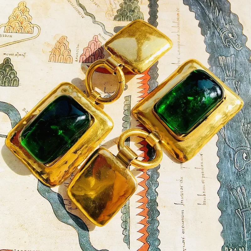 

Medieval Emerald Vintage earrings for women with high sense, niche personality, geometric square earrings, ear clips