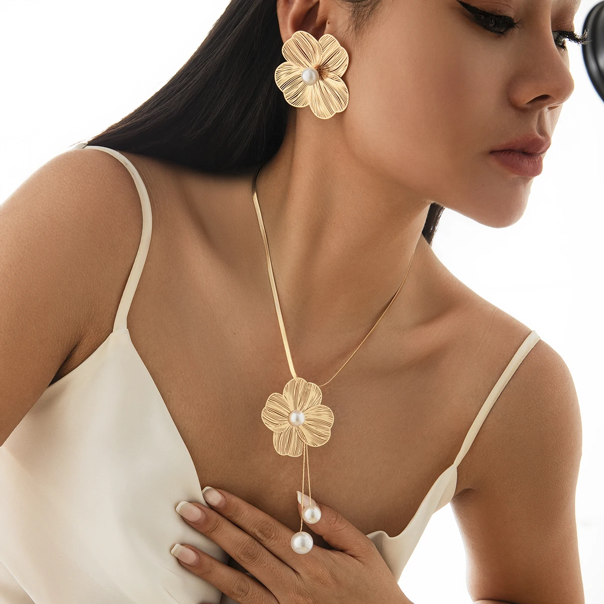 SHIXIN 2Pcs Elegant Gold Color Flower Pendant Necklace Earring Set for Women Luxury Imitation Pearl Jewelry Set Neck Decoration