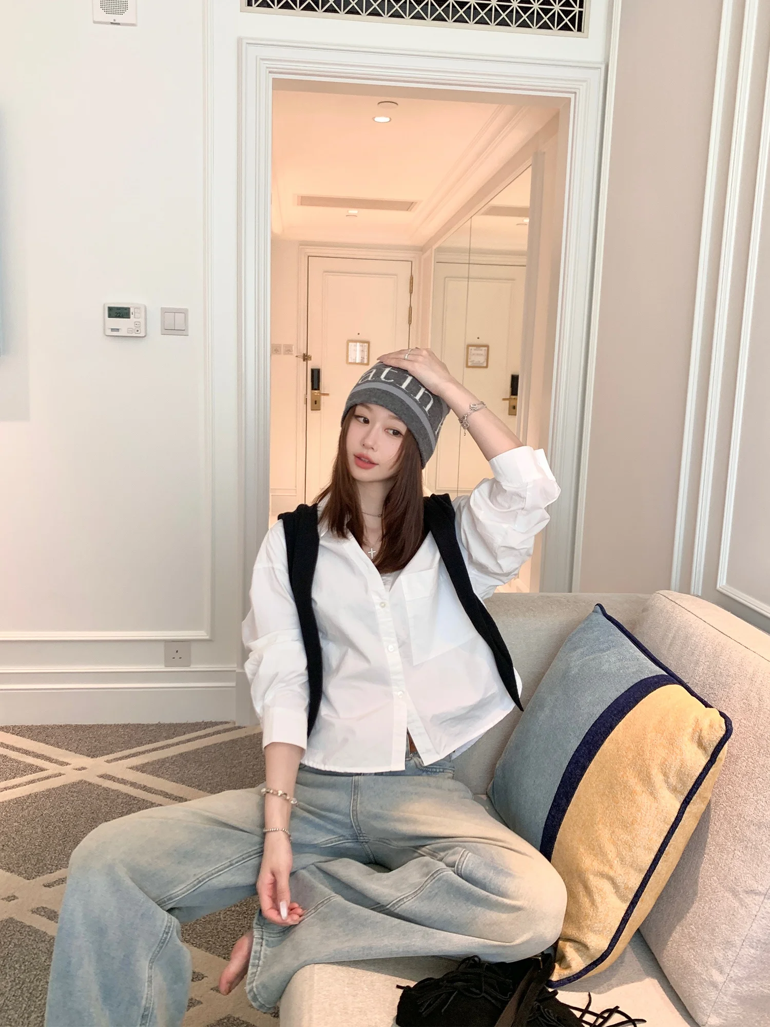 

Свободная повседневная женская рубашка с длинным рукавом, белая, на раннюю осень, новый дизайн, приталенная, из хлопка, с воротником, на пуговицах