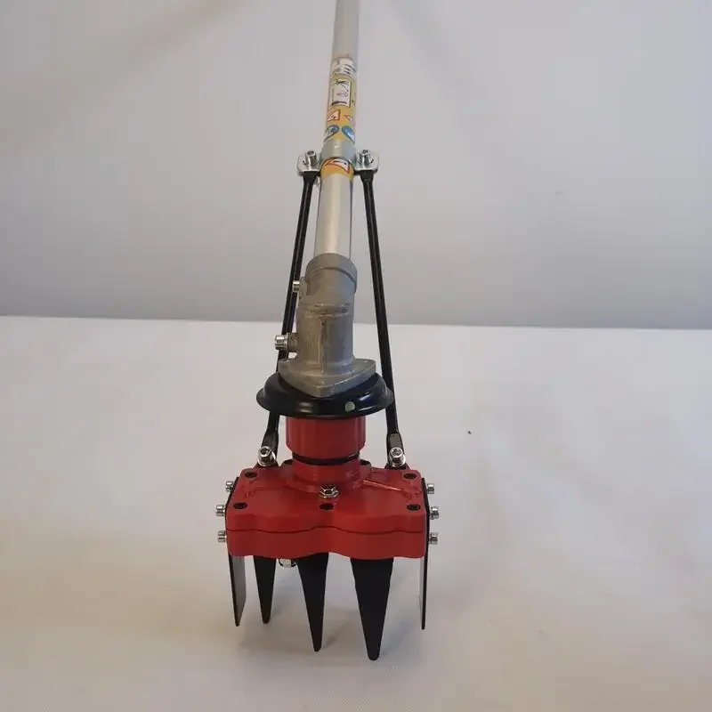 

Универсальные аксессуары для газонокосилок: насадка-грабли, малая насадка для рыхления и выравнивания почвы без труднодоступных мест, мотыга.