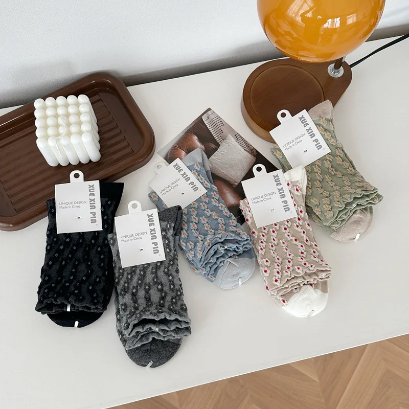 5 Pairs Women's Socks Set Autumn And Winter Retro Palace Style Relief Pattern Korean Style Mid Tube Sock Pile Sock Fashion Funny
