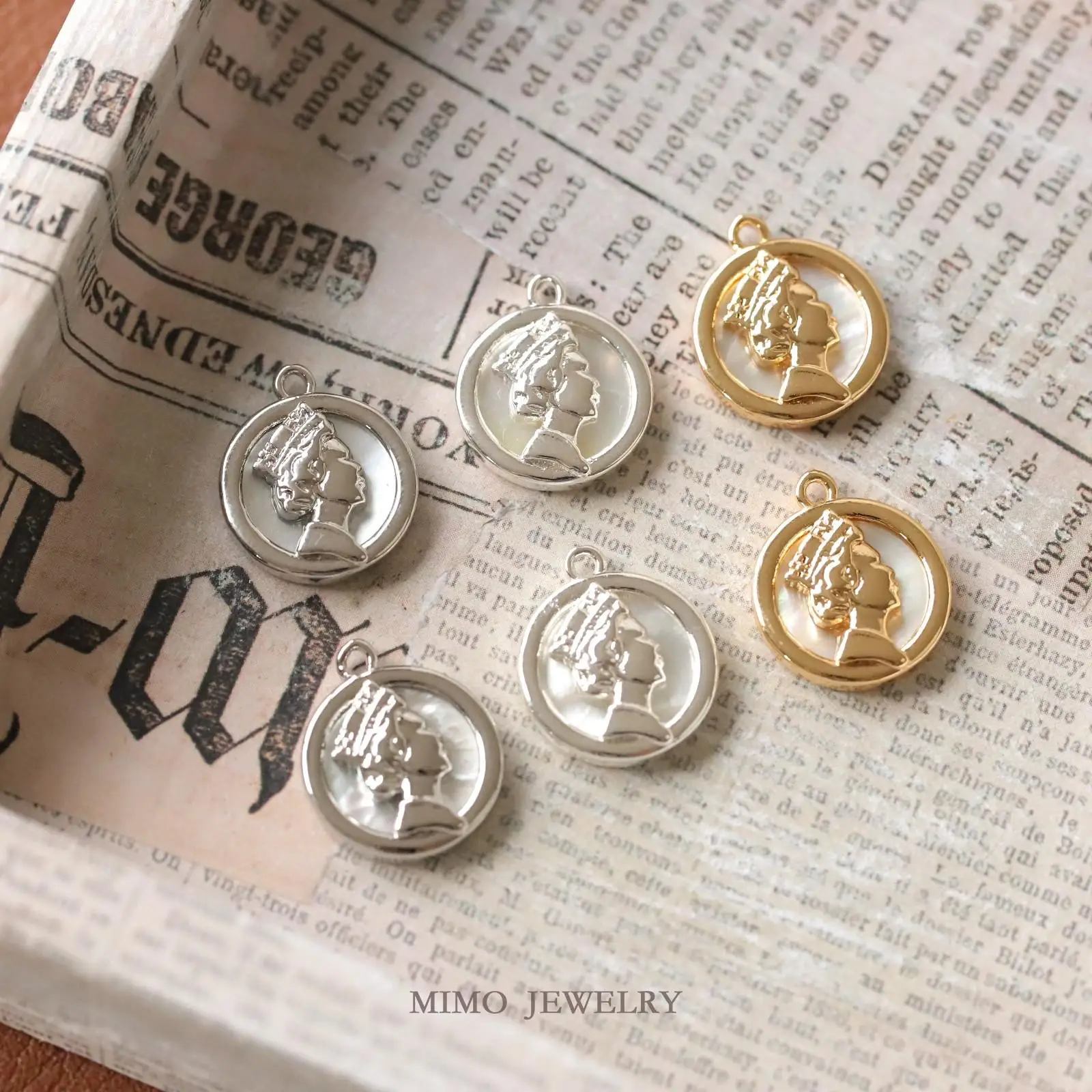Round White Hollow Queen Pendant Made of Mother of Pearl Charms Pendant Supplies DIY Hand Brass Gold Plated Accessories