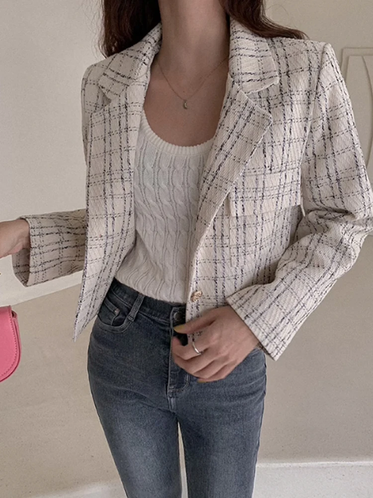 

Chic Checkered Short Coat Women's Small Size Long Sleeve Suit Collar Slimming Top Autumn Commute Style Loose Fit Button Detail