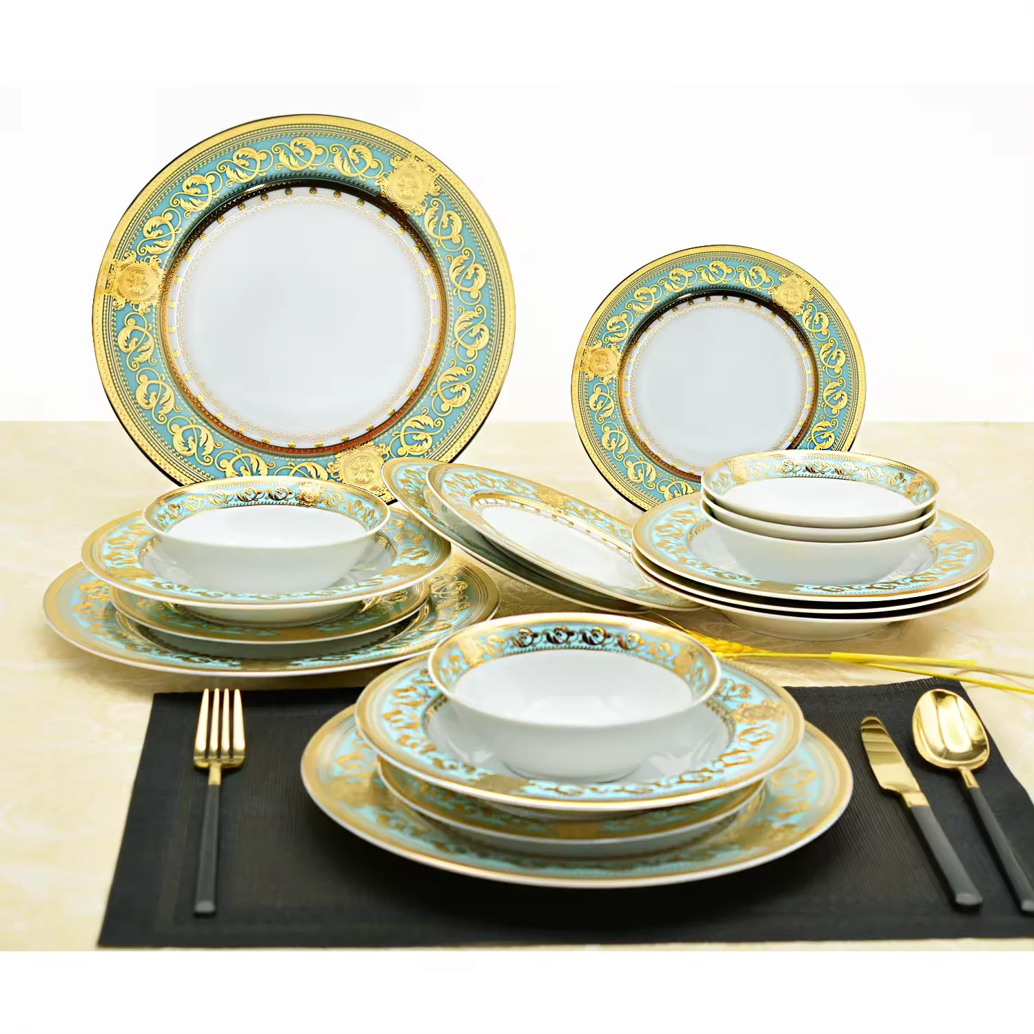 Fast Shipping 24-piece embossed gold bone china retro tableware set, suitable for soup and dinner plates, porcelain tableware