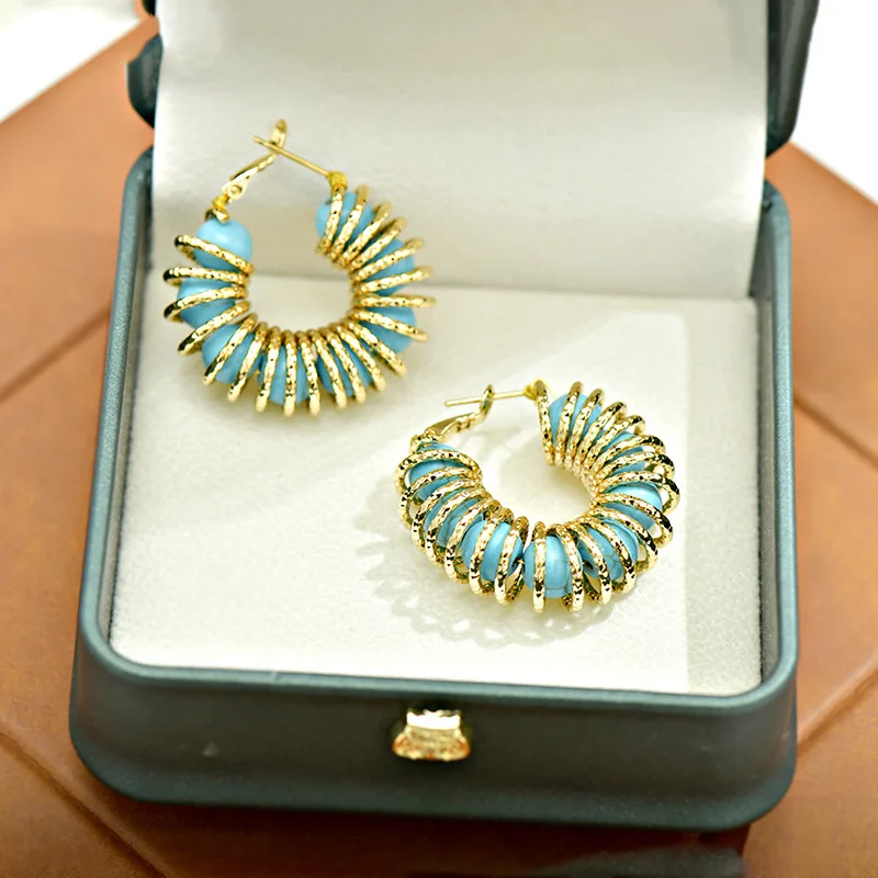 New style personalized high-end spring earrings, trendy and versatile, with a round design and exaggerated ear studs as jewelry.