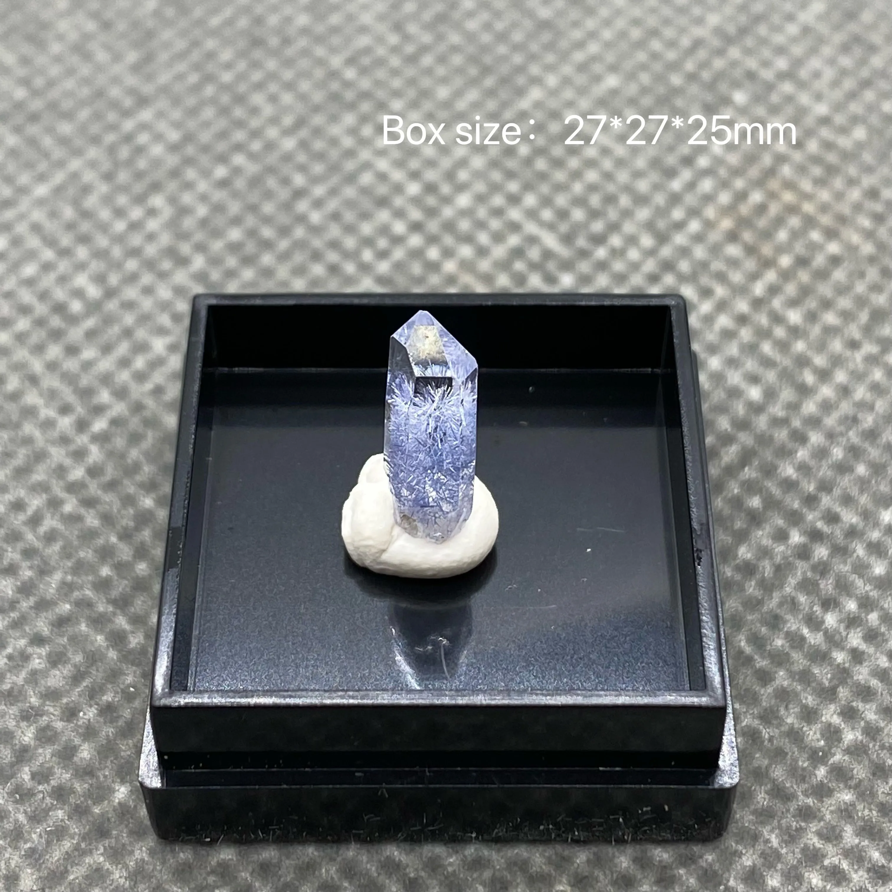 

100% Natural Brazilian dumortierite Crystal Healing Crystal (can be used as a pendant)can be used as a pendant) box size:2.7mm