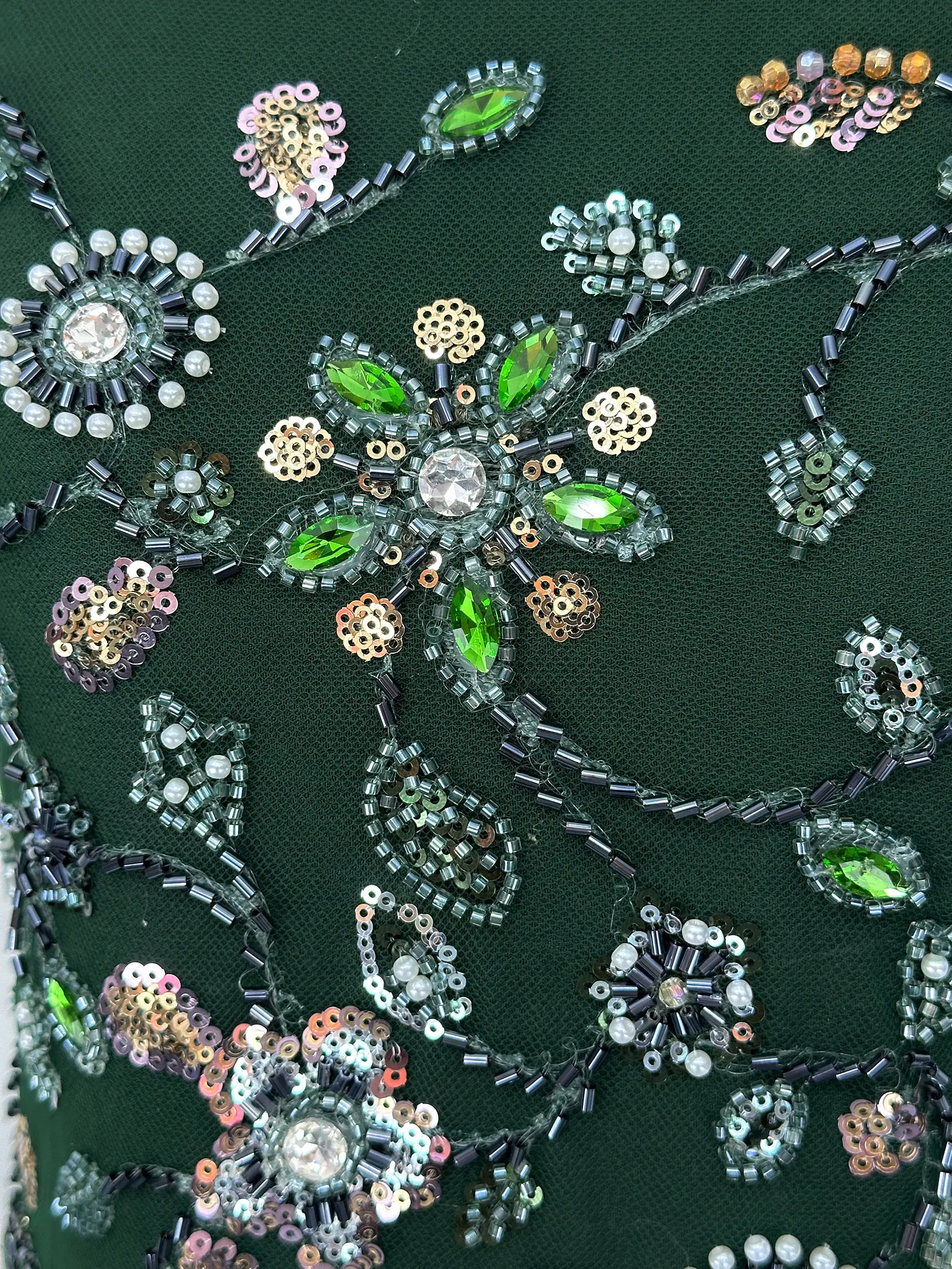 2026 Afrikanischer Spitzenstoff Hochwertiger Französischer Perlen- und Steinstoff 5 Yards Nigerianischer Pailletten-Tüllspitzenstoff zum Nähen von Damen-Partykleidern – Detail 9