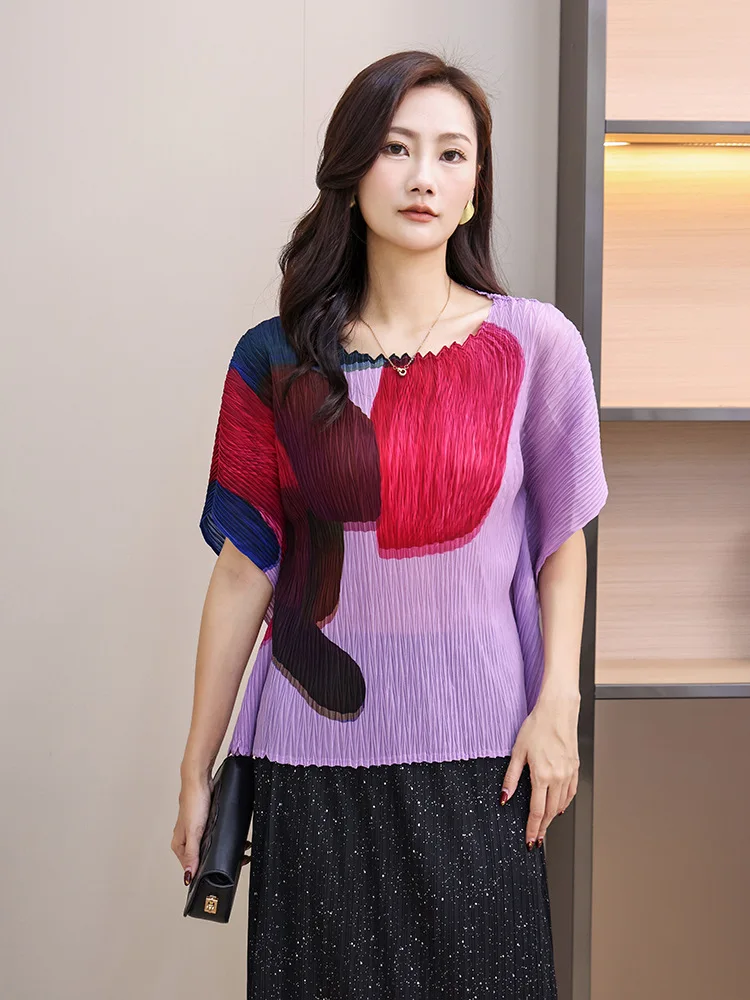 Miyake 2025 verão nova onda borda fenda de manga curta camiseta feminina manga morcego em torno do pescoço solto topo de manga curta