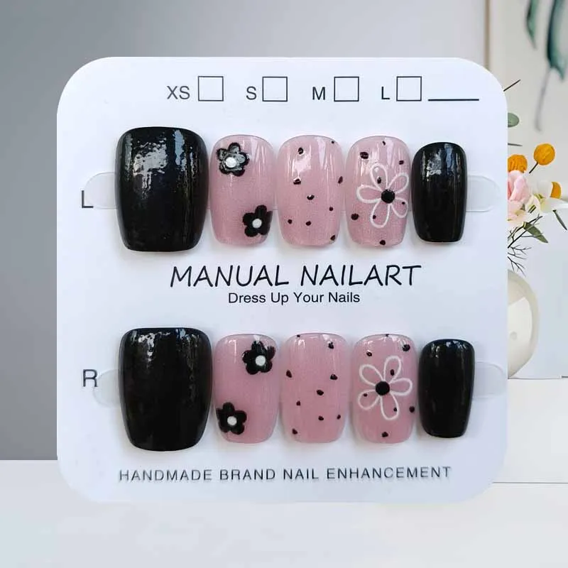 10 Stuks Vrouwen Leuke Aardbei Sweetheart Zwart Witte Bloem Met Cat Eye Ontwerp Druk Op Nagels Mooie Beer Strik Nep nagels