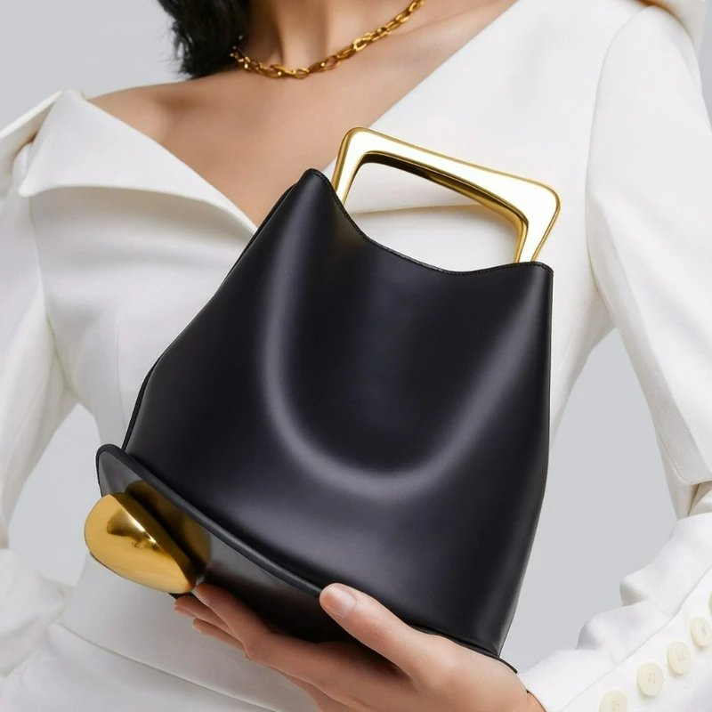 

New Fashionable Metal Hand-held Bucket Bag, Versatile Commuting Crossbody Bag for Women, Casual Single-shoulder Tote Bag