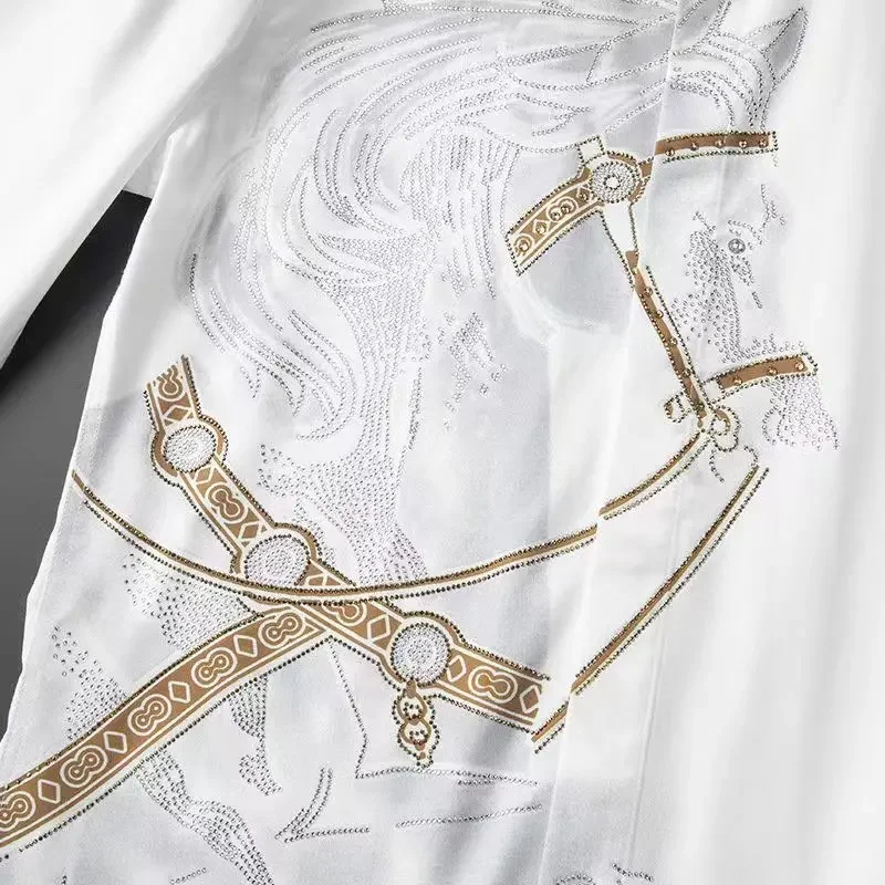 Hot Diamond Men's Long Shirt, Korean Version of The Slim Anti -wrinkle Shirt, Black and White Horse Pattern Men's Clothing
