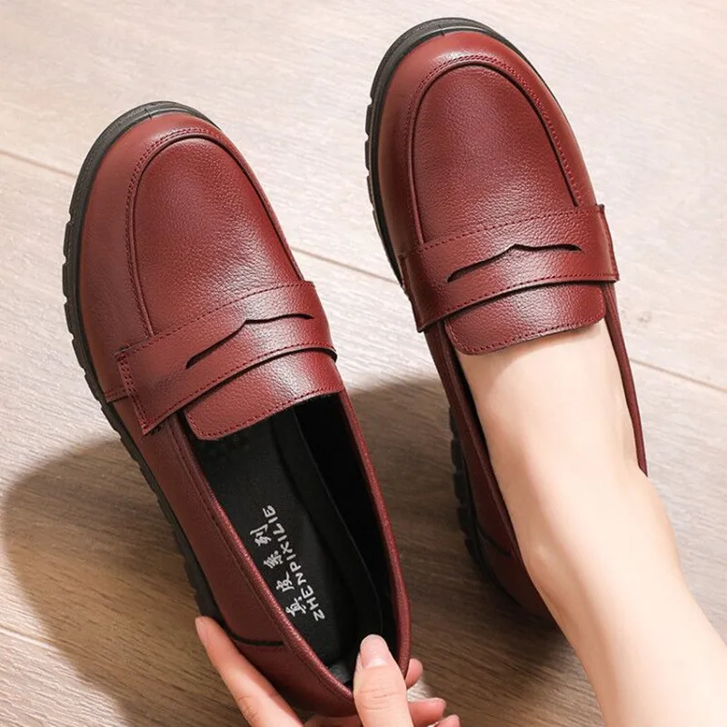 High Quality Spring Autumn Moccasins Genuine Leather Casual Flats Shoes Women Loafers Slip On Breathable Shoes Mother Shoes