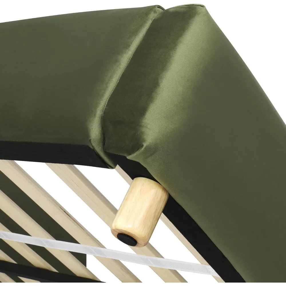 سرير بمنصة منجدة من القماش المخملي بحجم كوين من Merax مع لوح رأسي منحني، إطار سرير خشبي مع أرجل مستديرة صلبة لـ K