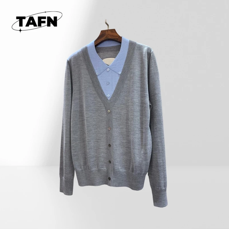 

Two-Piece Suit Jacket, Nice, Niche Fashion Vintage Charm 25 Premium Cashmere Cardigan, Warm and Stylish for OccasionsA25125