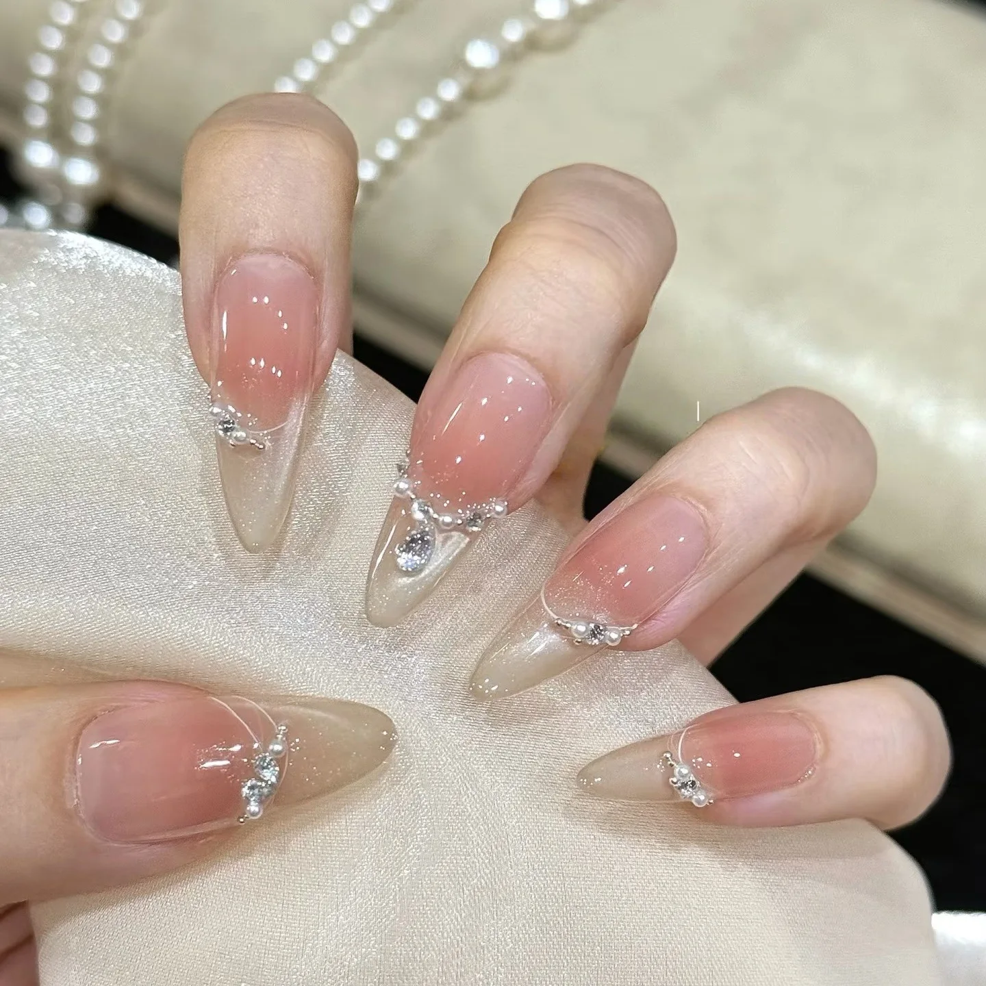 10PCS Blush False Nails with Cat Eye Tip and Rhinestone Decor Artificial Nails for Women Daily Wear Party Wedding