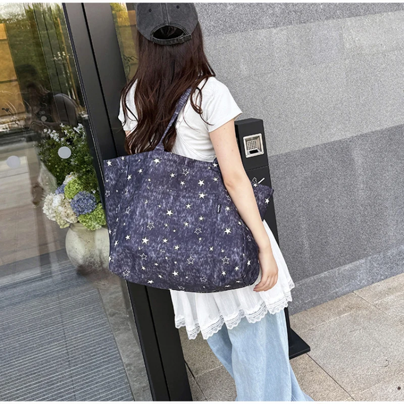 Koreanische Tragetasche mit Sterndruck, Damen-Shopper-Schultertasche, geräumige Handtasche für den täglichen Gebrauch, einfarbig, vielseitig, minimalistisch – Detail 23