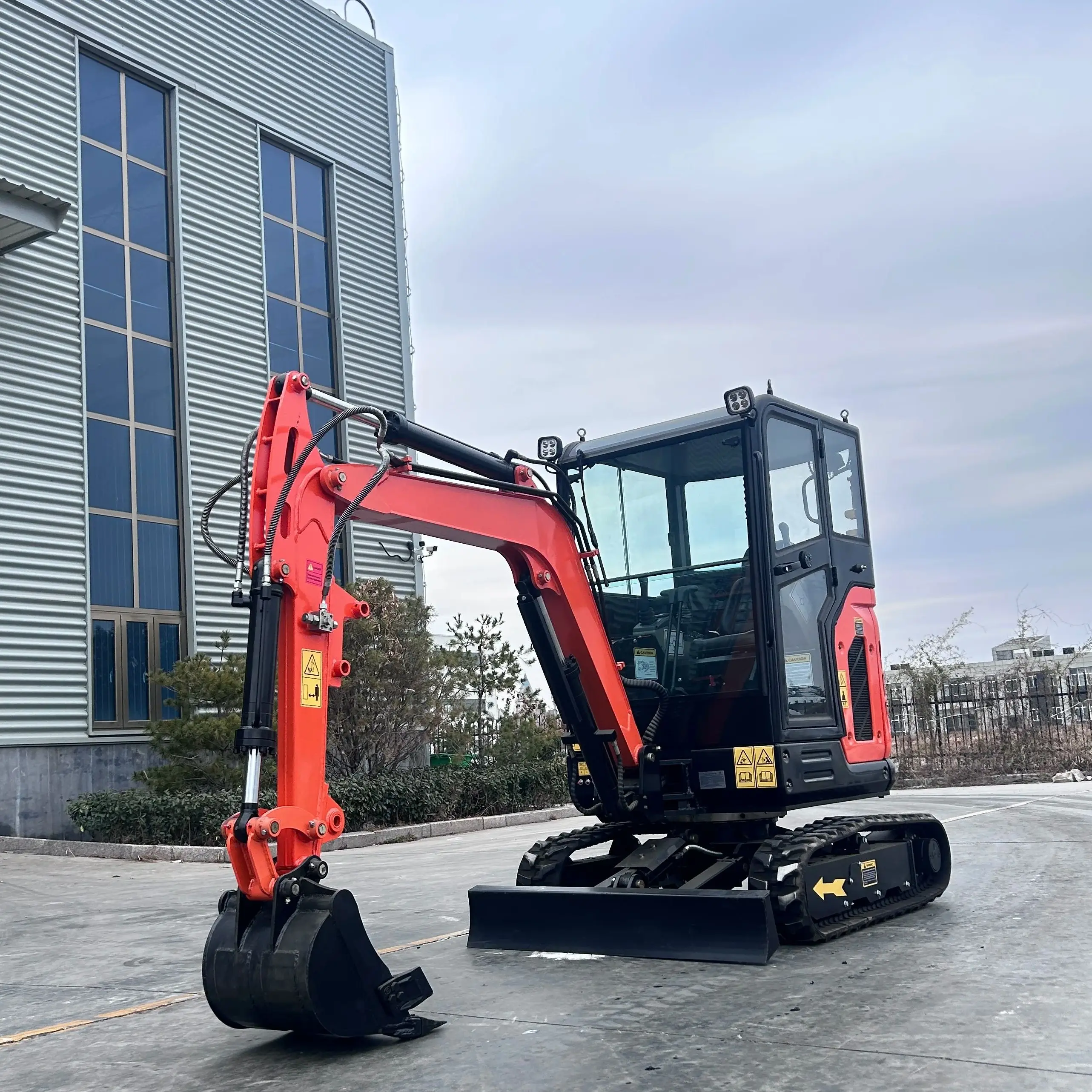 

Low cost small excavator track type micro excavator manufacturer 2.5-ton agricultural small excavator with accessories