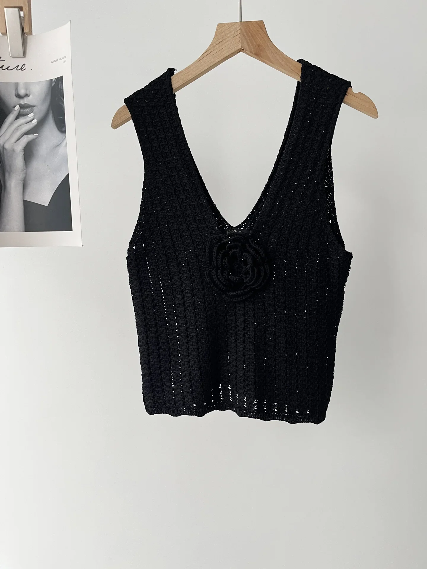 Women's Vacation Weaver Girl Wind Black Flower Knitted V-Neck Suspender Vest Sleeveless T-Shirt 16a