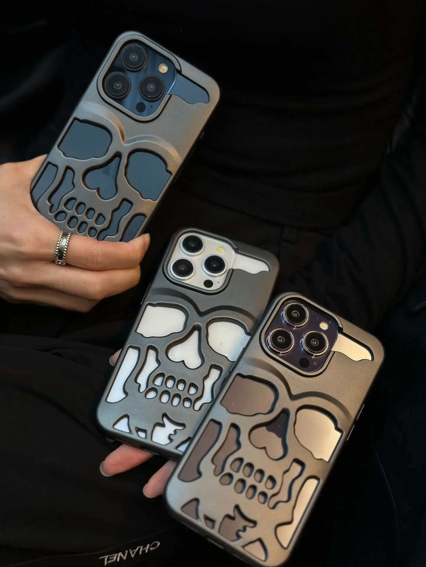 Retro Fashion Matte Hollow Out Skull Head Skeleton Phone Cover Case for iPhone 16 15 14 13 12 11 Pro Max Plus