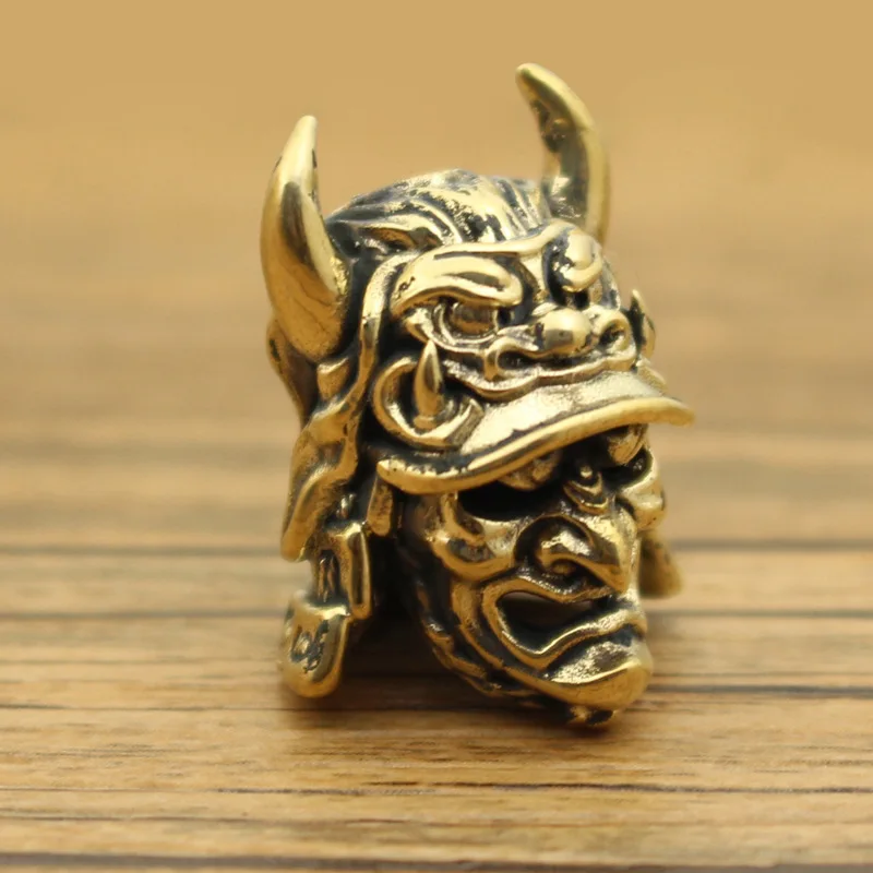 Brass Eagle Nose Warrior Helmet Brass Armor Warrior Pendant Mini Car Keychain Umbrella Rope Pendant DIY Accessoires Miniatures